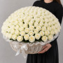 101 белая роза в корзине фото 3